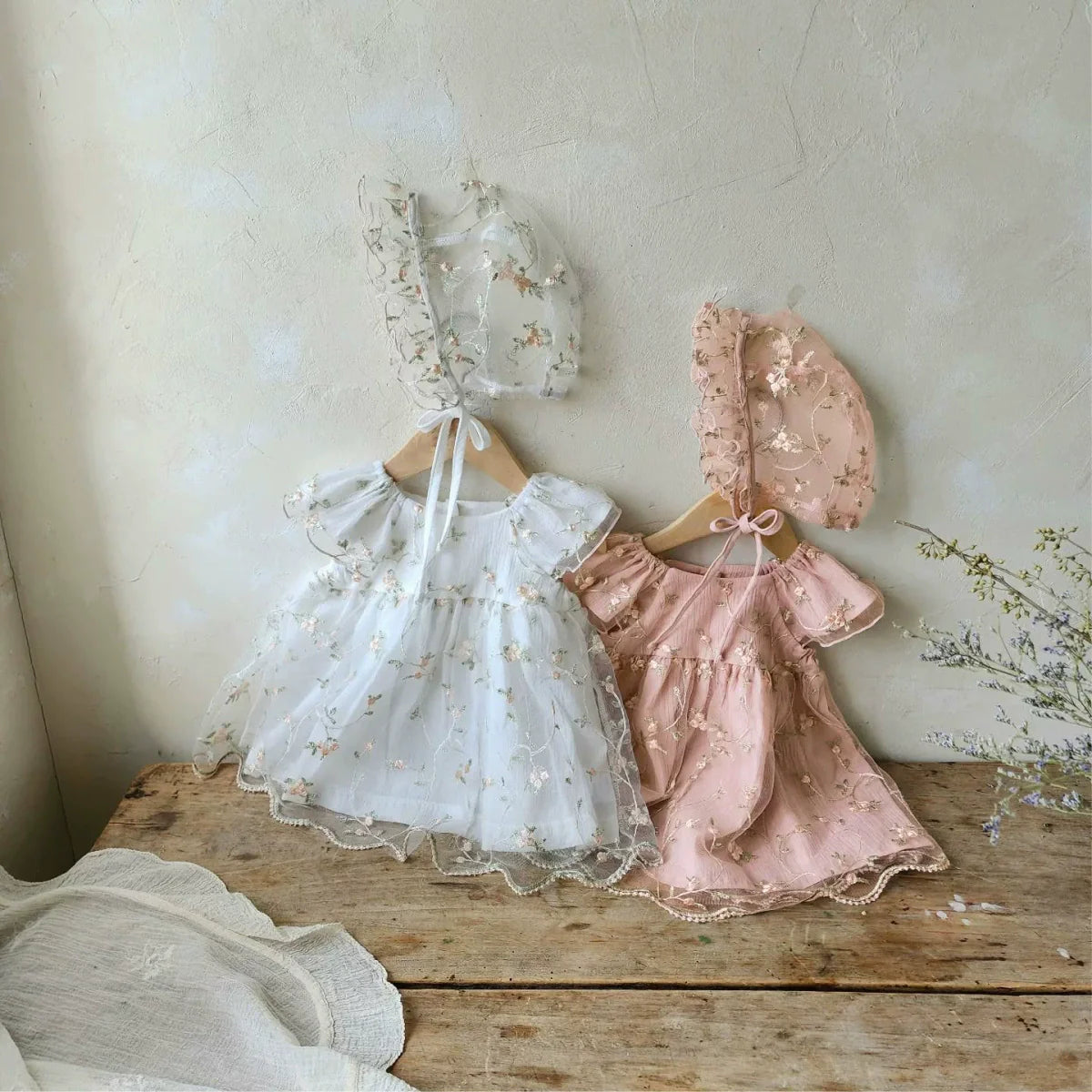 Summer Hot Selling Baby Kids Girls Fly Sleeves Flowers Embroidered Tulle Design Princess Dress with Hat-3