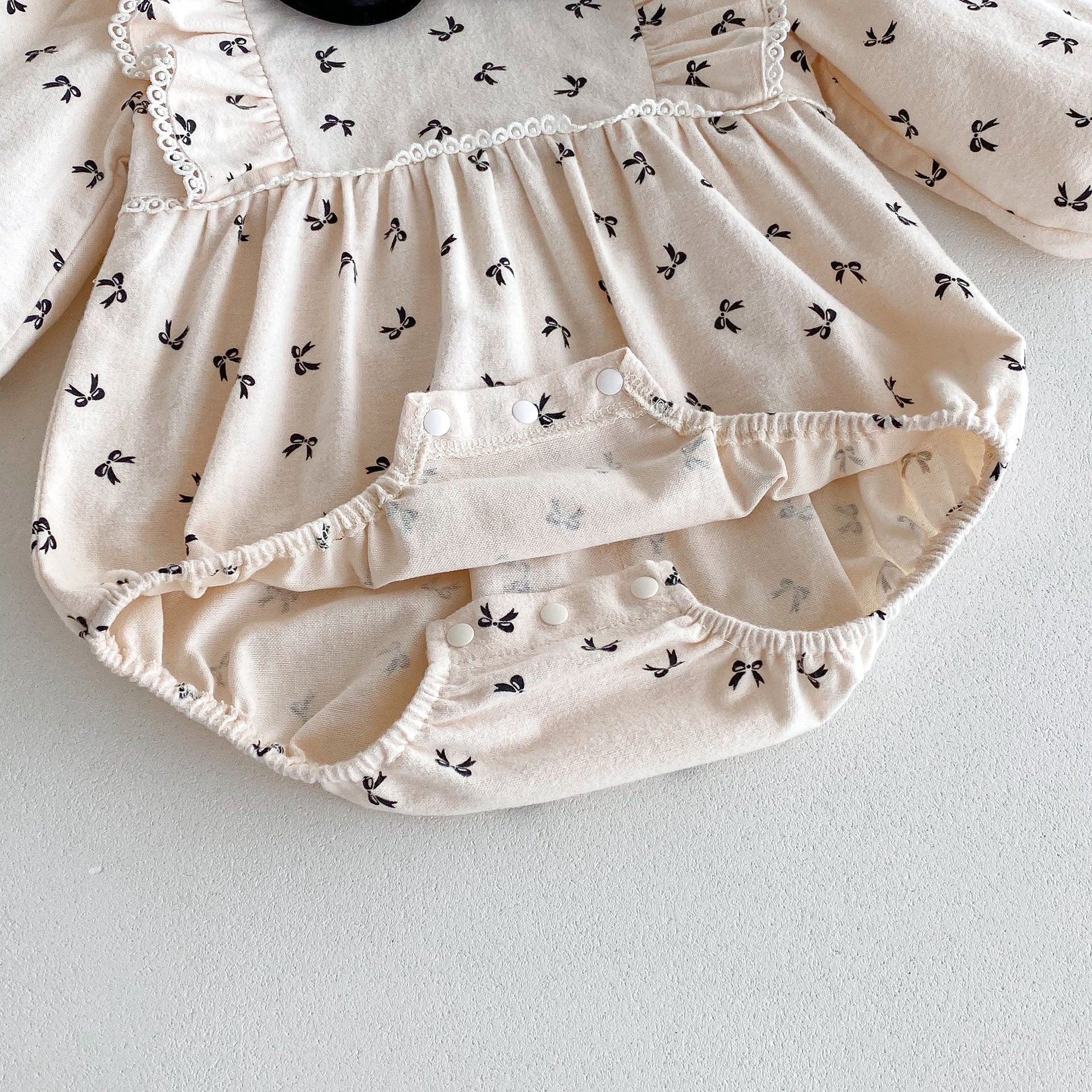 Autumn Arrival Baby Girls Long Sleeves Peter Pan Collar Butterfly Bow Print Onesies-3