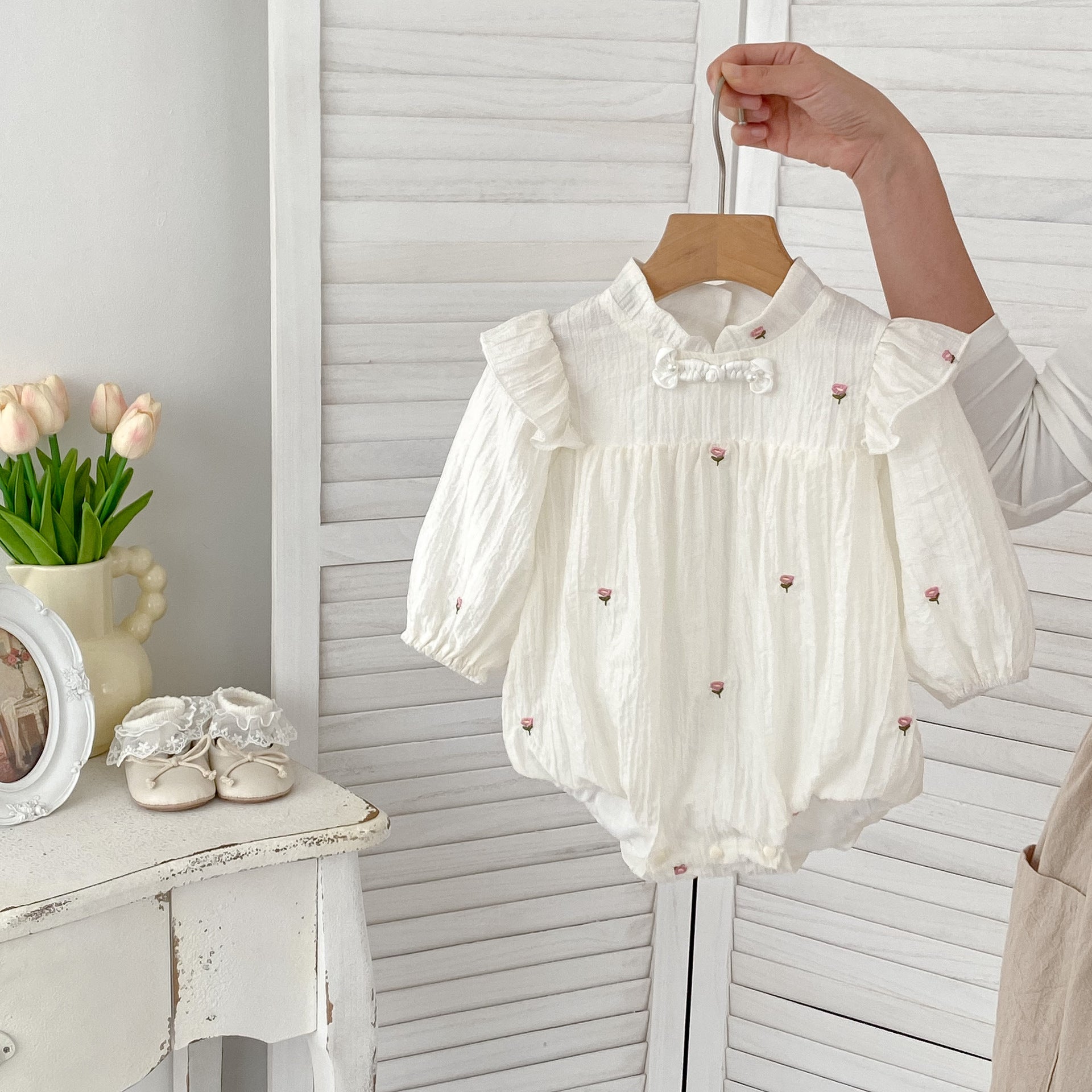 Autumn Arrival Baby Girls Long Sleeves Tiny Flowers Embroidered Stand Collar Onesies-3