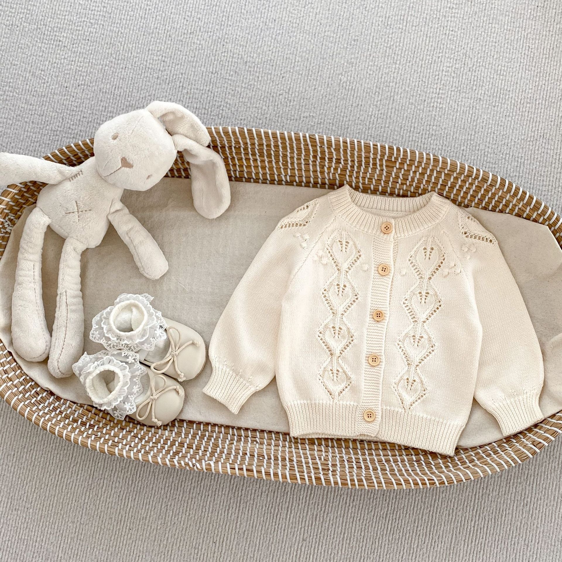Arrival Autumn Baby Girls Geometric Hollow-out Pattern Long Sleeves Cardigan and Strap Onesies – Knitted Clothing Set-4
